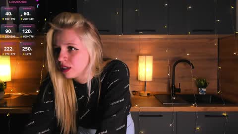 Snapshot of unforgettable_emotions chatting on February 7, 10:20 pm Im online every day 1700 GMT-4 online show from February 7, 10:20 pm