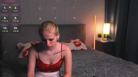 Snapshot of unforgettable_emotions chatting on February 26, 12:05 am Im online every day 1700 GMT-4 online show from February 26, 12:05 am