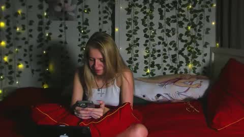 Snapshot of unforgettable_emotions chatting on October 20, 9:59 pm Im online every day 1700 GMT-4 online show from October 20, 9:59 pm