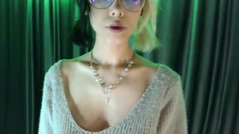 unforgettablehelen online show from May 22, 4:34 pm