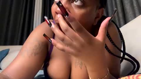 Snapshot of unholybaddie chatting on March 10, 1:01 am Unholybaddie online show from March 10, 1:01 am