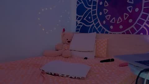 Snapshot of unic0rnporn chatting on December 17, 5:08 pm Alice online show from December 17, 5:08 pm