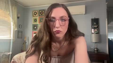 Lola Moonstone online show from June 21, 3:14 pm