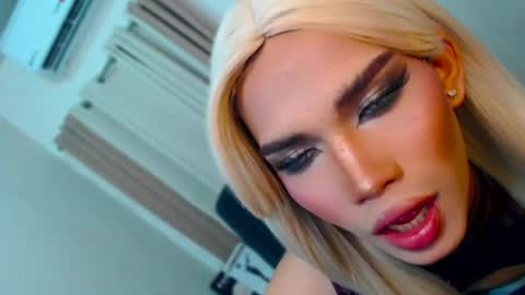 Miss Andrea online show from April 7, 6:30 pm