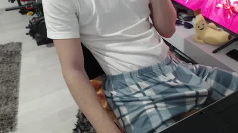 Snapshot of uniqueboy22 chatting on April 22, 5:47 pm uniqueboy22 online show from April 22, 5:47 pm