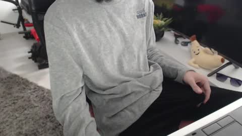 Snapshot of uniqueboy22 chatting on May 14, 10:00 am uniqueboy22 online show from May 14, 10:00 am