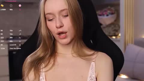 UnnaBella online show from November 26, 7:15 pm