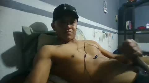 Snapshot of ur855224 chatting on January 15, 5:23 am EL CAMA online show from January 15, 5:23 am