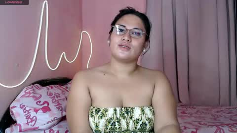 Snapshot of ur_baby_rebbecca chatting on March 2, 12:56 pm SINGLE online show from March 2, 12:56 pm
