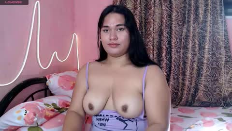 Snapshot of ur_baby_rebbecca chatting on March 24, 12:48 am SINGLE online show from March 24, 12:48 am