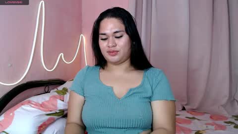 Snapshot of ur_baby_rebbecca chatting on March 27, 2:17 pm SINGLE online show from March 27, 2:17 pm