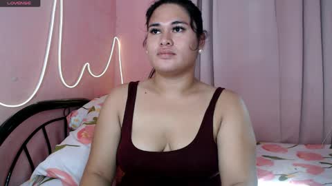 Snapshot of ur_baby_rebbecca chatting on April 4, 12:31 am SINGLE online show from April 4, 12:31 am