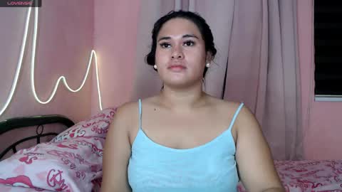 Snapshot of ur_baby_rebbecca chatting on May 1, 12:43 pm SINGLE online show from May 1, 12:43 pm