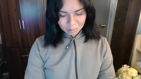 Snapshot of ur_cutiesthotasianxx chatting on January 11, 1:21 am Vee online show from January 11, 1:21 am