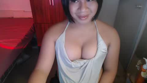 Snapshot of ur_cutiesthotasianxx chatting on January 13, 10:26 pm Vee online show from January 13, 10:26 pm