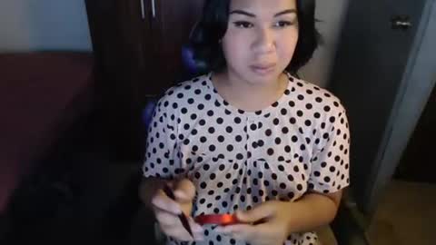 Snapshot of ur_cutiesthotasianxx chatting on February 2, 2:32 am Vee online show from February 2, 2:32 am