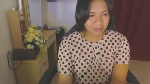 Snapshot of ur_cutiesthotasianxx chatting on February 25, 2:05 pm Vee online show from February 25, 2:05 pm