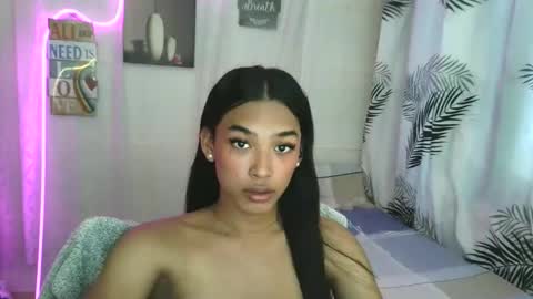 Snapshot of ur_dazzlingmorenaxx chatting on May 12, 3:03 am ur_dazzlingmorenaxx online show from May 12, 3:03 am