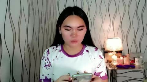 Snapshot of ur_innocent_girlx chatting on January 18, 2:43 pm QUEENSY online show from January 18, 2:43 pm