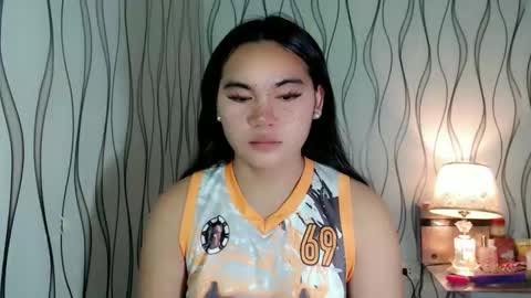 Snapshot of ur_innocent_girlx chatting on February 5, 10:47 pm QUEENSY online show from February 5, 10:47 pm