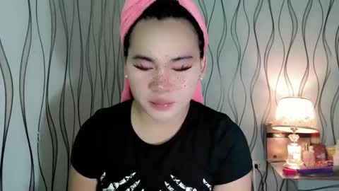 Snapshot of ur_innocent_girlx chatting on February 7, 1:53 am QUEENSY online show from February 7, 1:53 am