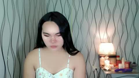 Snapshot of ur_innocent_girlx chatting on February 22, 12:45 am QUEENSY online show from February 22, 12:45 am