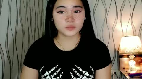 Snapshot of ur_innocent_girlx chatting on March 3, 3:45 am QUEENSY online show from March 3, 3:45 am