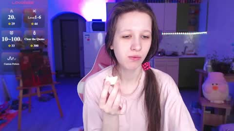 Snapshot of ur_kitty__ chatting on May 10, 1:05 pm Lera online show from May 10, 1:05 pm