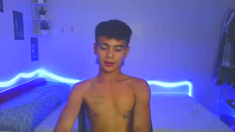 ur_naughtyboy_raphael online show from September 24, 8:50 am