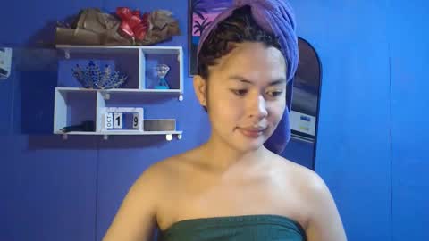 Snapshot of ur_perfectgirlmsa chatting on October 19, 10:27 am Ms. A lets go pass or pvt show online show from October 19, 10:27 am