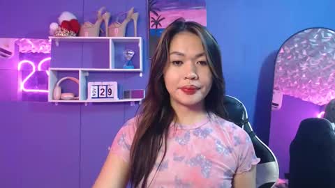 Snapshot of ur_perfectgirlmsa chatting on November 29, 4:04 am Ms. A lets go pass or pvt show online show from November 29, 4:04 am