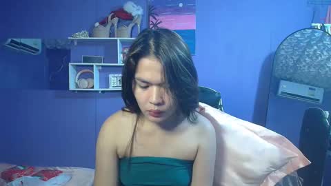 Snapshot of ur_perfectgirlmsa chatting on December 18, 8:37 pm Ms. A lets go pass or pvt show online show from December 18, 8:37 pm