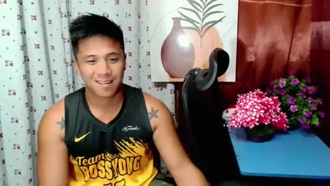 Snapshot of ur_pinoydave chatting on December 21, 9:23 am Dave online show from December 21, 9:23 am