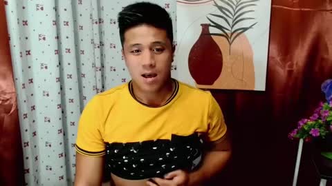 Snapshot of ur_pinoydave chatting on December 21, 2:15 pm Dave online show from December 21, 2:15 pm