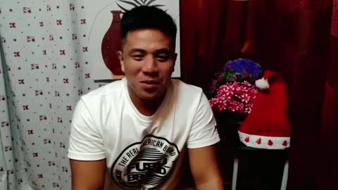 Snapshot of ur_pinoydave chatting on December 25, 7:02 pm Dave online show from December 25, 7:02 pm