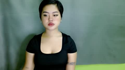 Snapshot of ur_prettyzey18 chatting on January 9, 2:03 am zey online show from January 9, 2:03 am