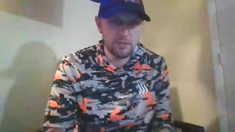 ur_zaddy4now online show from December 6, 9:35 pm