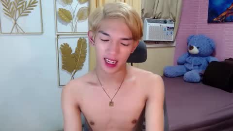 urasian_john20 online show from April 12, 4:39 am