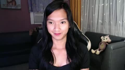 NEWRA  ALLISON online show from December 16, 9:20 pm