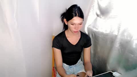 Snapshot of urasian_prettyjane chatting on January 8, 1:19 am Jane online show from January 8, 1:19 am