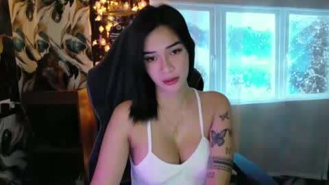 Snapshot of urasiandreamgirlxxx chatting on April 29, 12:05 am jess online show from April 29, 12:05 am