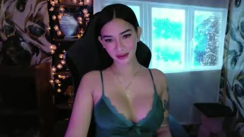 Snapshot of urasiandreamgirlxxx chatting on May 3, 12:27 am jess online show from May 3, 12:27 am