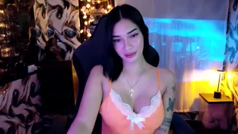Snapshot of urasiandreamgirlxxx chatting on May 16, 1:32 pm jess online show from May 16, 1:32 pm
