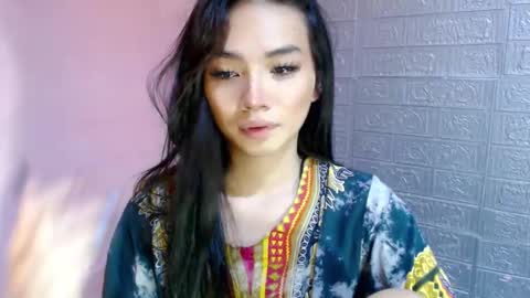 Clara online show from January 4, 5:05 pm