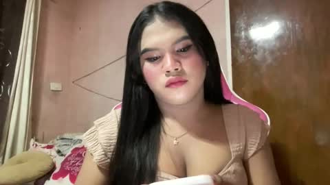 Snapshot of urbabysofia0305 chatting on January 1, 12:00 pm Sofia online show from January 1, 12:00 pm