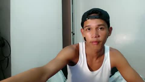Snapshot of urdreamboy_clarin chatting on June 14, 6:54 pm urdreamboy_clarin online show from June 14, 6:54 pm