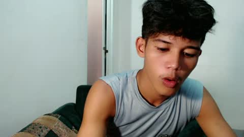 Snapshot of urdreamboy_clarin chatting on June 18, 9:09 am urdreamboy_clarin online show from June 18, 9:09 am