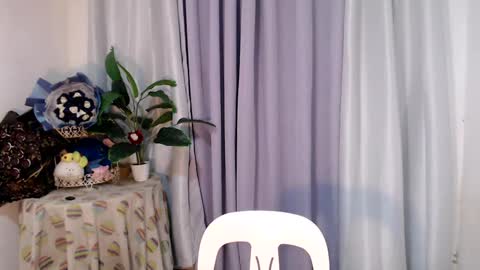Snapshot of urdreamgirl_ chatting on February 8, 3:53 pm Trixie online show from February 8, 3:53 pm