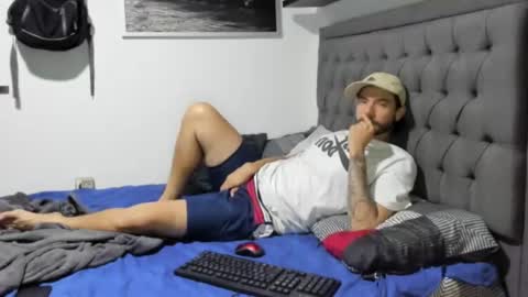 Snapshot of urfavoriteboy96 chatting on October 15, 6:57 am Andres Jordi online show from October 15, 6:57 am