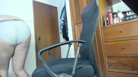 Snapshot of urfavoriteboy96 chatting on June 28, 4:35 pm Andres Jordi online show from June 28, 4:35 pm